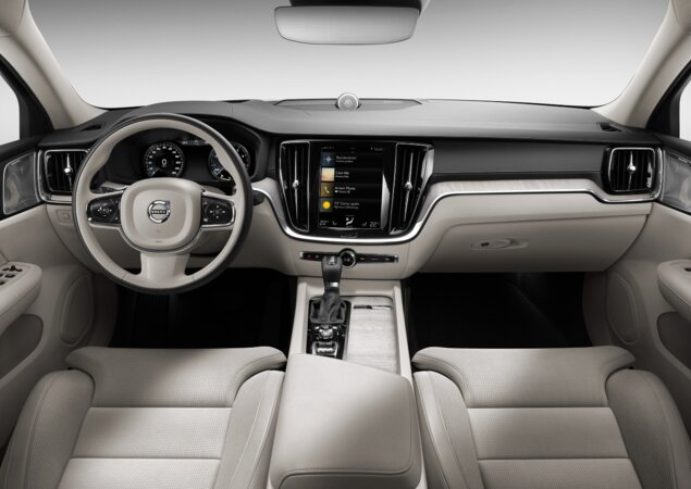 Interior é bastante semelhante ao dos outros Volvo, com materiais nobres e design clean