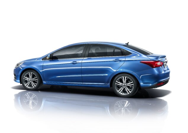 Modelo tem porte semelhante ao do Volkswagen Virtus