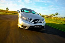 Honda City 2013 muda pouco e perde versão EXL