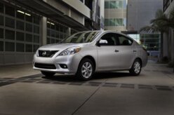 Versa 2013 oferece câmbio automático, nos EUA