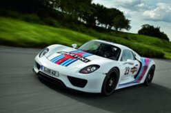 Porsche 918 será vendido com pinturas de corrida