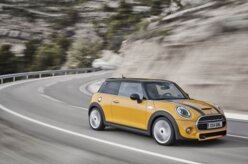 Mini oferece Cooper S com câmbio manual