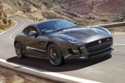 F-Type ganha tração integral na linha 2016