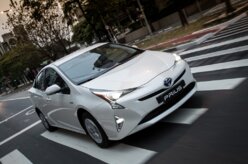 Toyota lança nova geração do Prius no Brasil