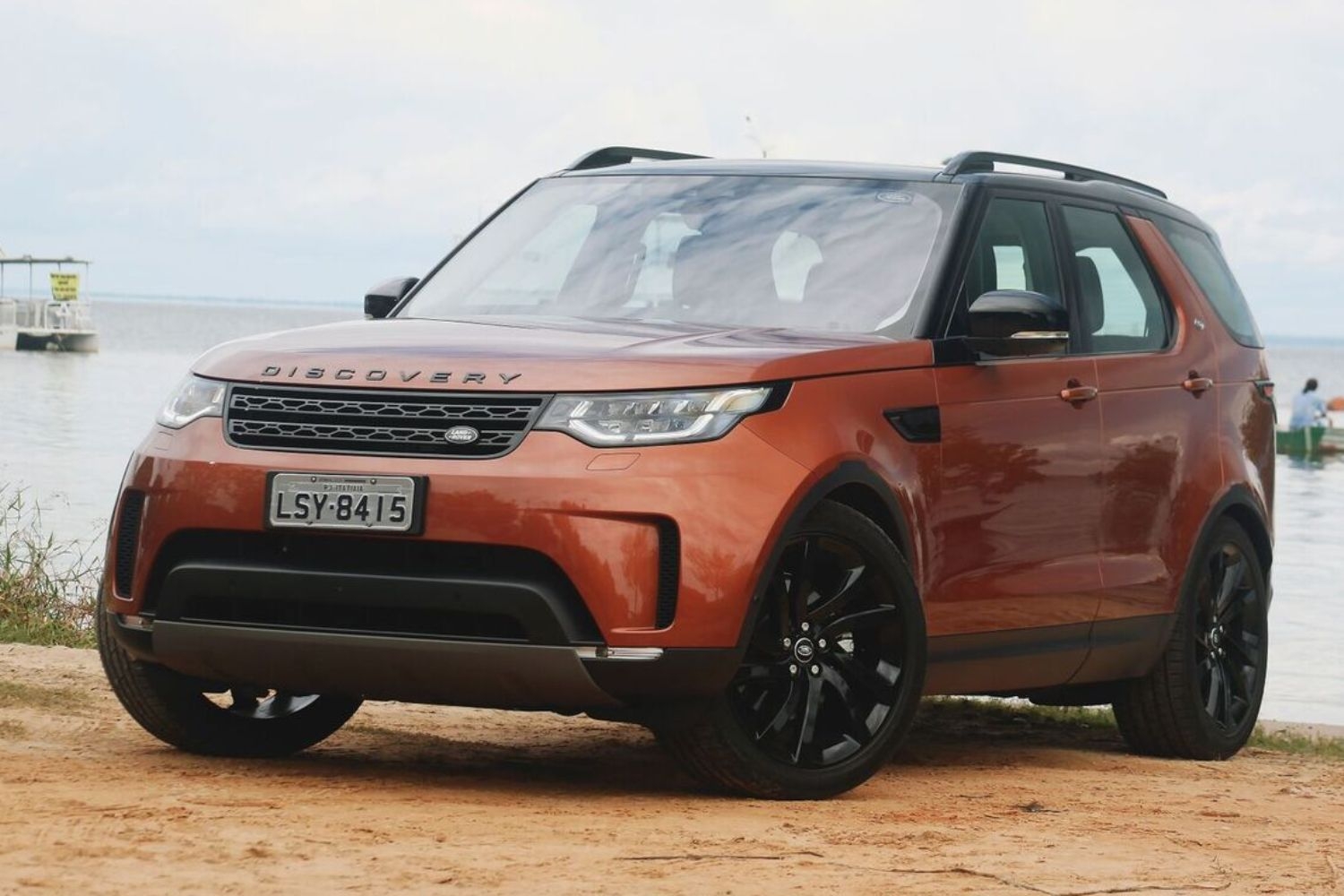 Land Rover Discovery chega ao Brasil por R$ 363 mil