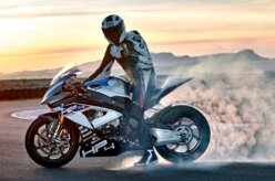 BMW lançará moto de corrida no Brasil