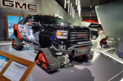 Picape GMC Sierra quase vira tanque de guerra em Detroit