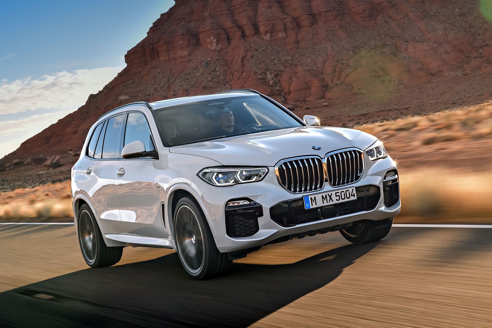 BMW apresenta novo X5 com grade gigante