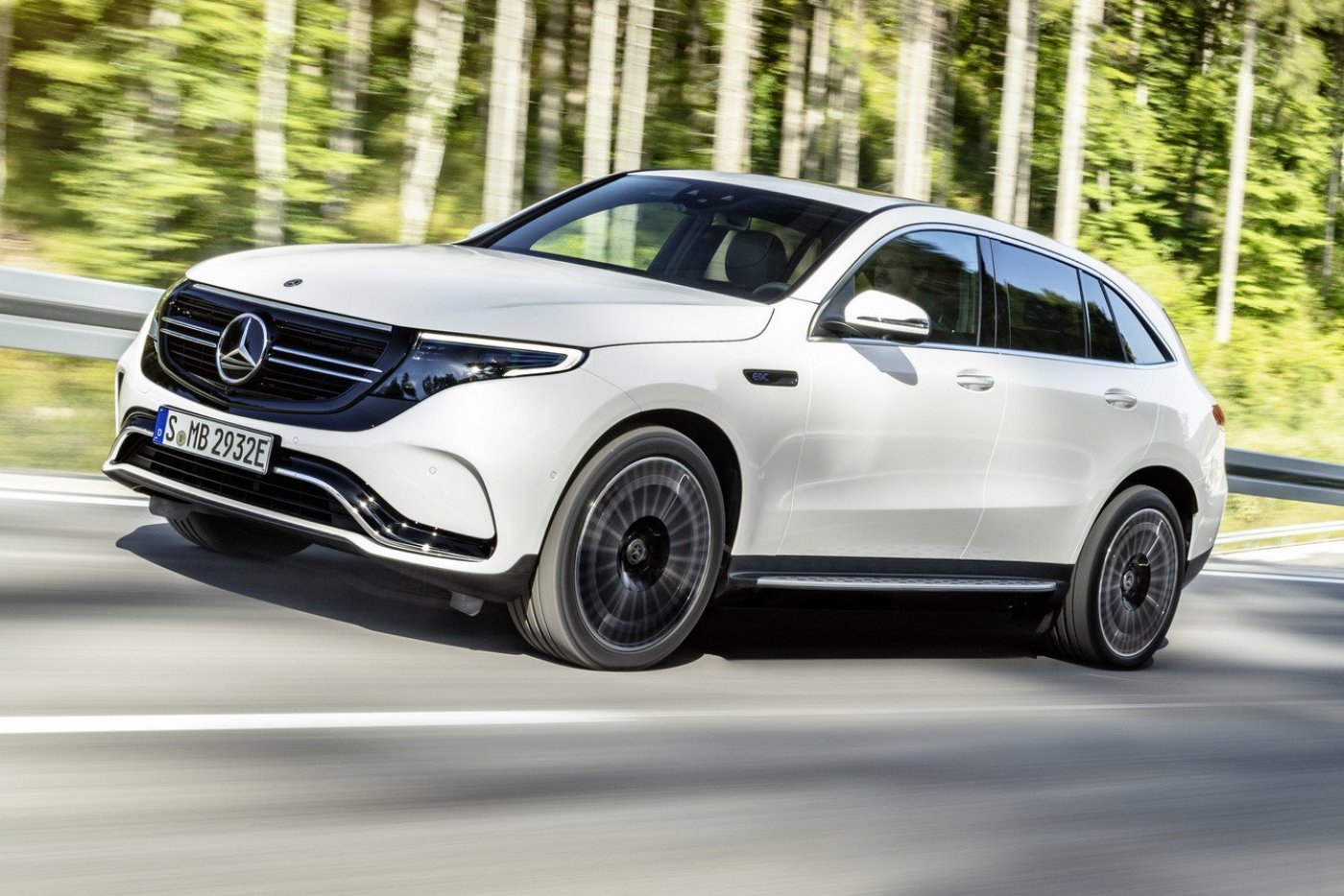Mercedes-Benz entra no mercado de elétricos com o EQC 400