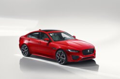 Jaguar mostra novo XE 2020 com interior refinado
