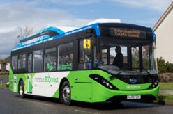 Ônibus elétrico chinês salva mundo mais que Tesla diz estudo
